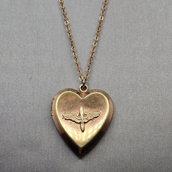 Vintage 1940s Chicago Municipal Airport Heart Locket Necklace Sweetheart Jewelry - Picture 8 of 9